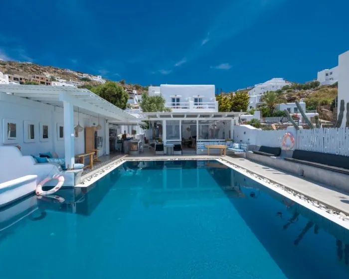 Flaskos Suites