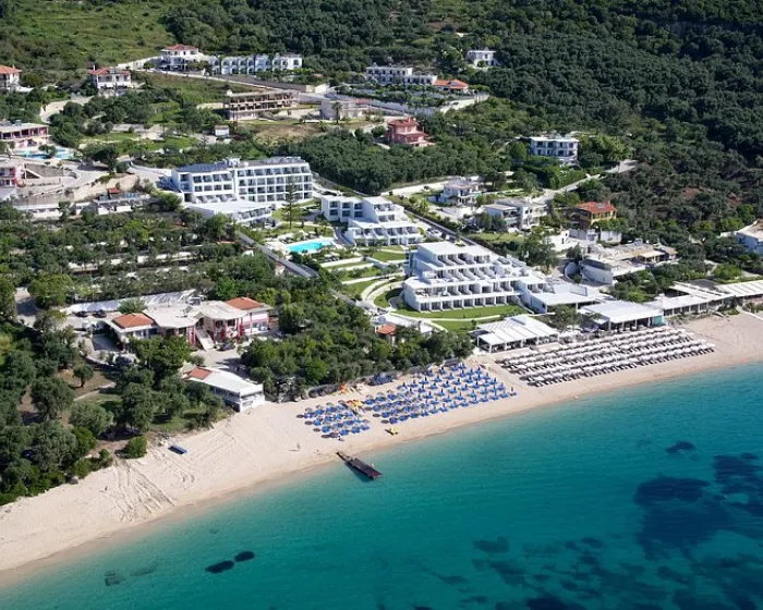 Lichnos Beach Hotel &amp; Suites