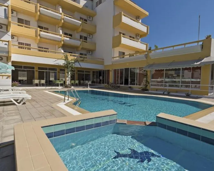Trianta Hotel
