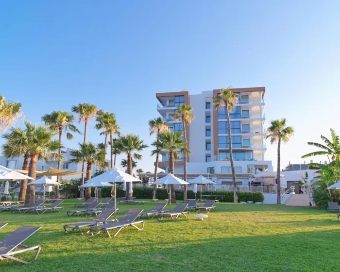 Leonardo Crystal Cove Hotel And SPA by the Sea