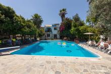 Oasis Hotel & Bungalows
