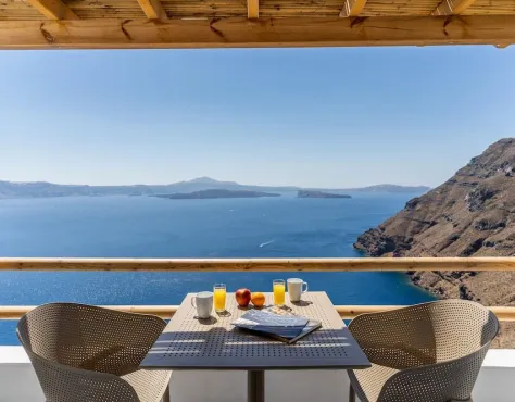 Evanthia Best View Thirassia Hotel