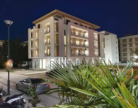 Supreme Luxury Hotel