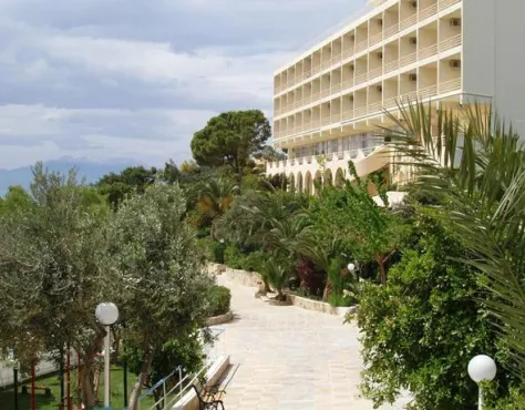 Hotel Pappas Lutraki