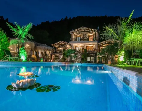 Simon King Vourvourou