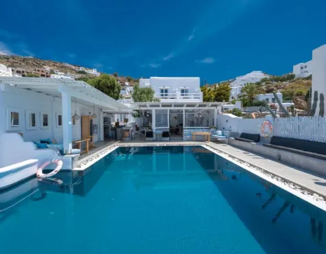 Flaskos Suites