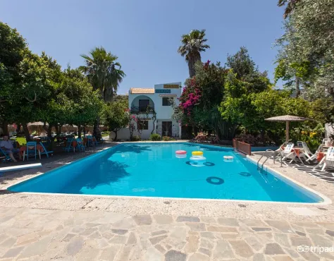 Oasis Hotel & Bungalows