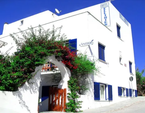 Helliniko Studios Paros