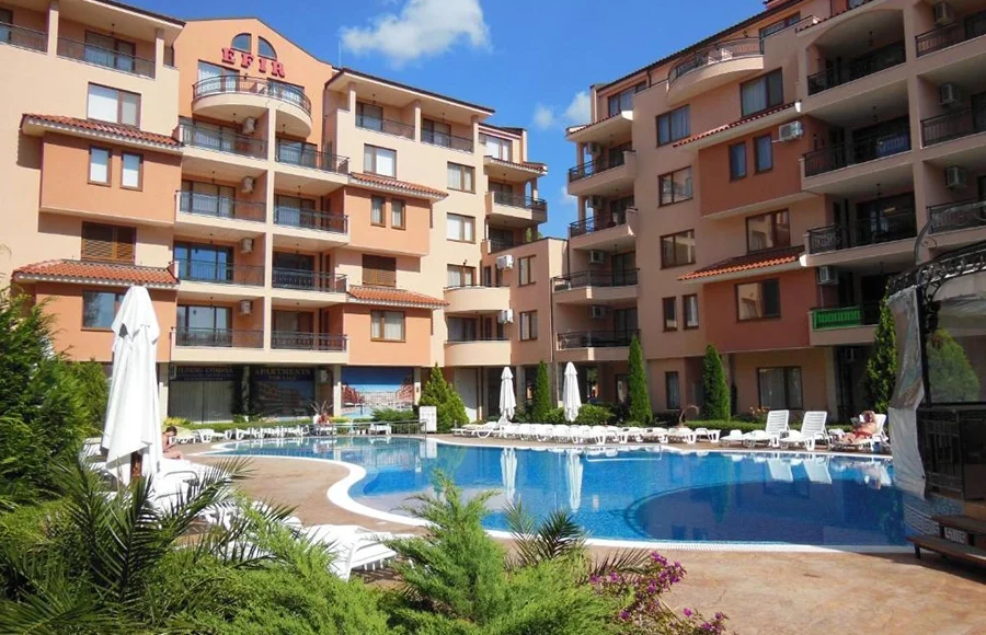 Otkrijte savršen odmor uz Efir Aparthotel 3* na Bugarskoj obali. Udobnost, bazen i blizina plaže čine vaš boravak nezaboravnim. Rezervišite sada!