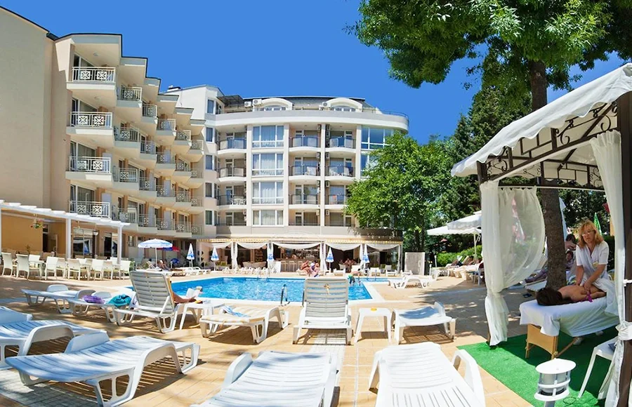 Uživajte u luksuznom odmoru na obali Crnog mora u Hotelu Karlovo 3* na Sunčevom Bregu. Udoban smeštaj, blizina plaže i brojni sadržaji čekaju na vas!