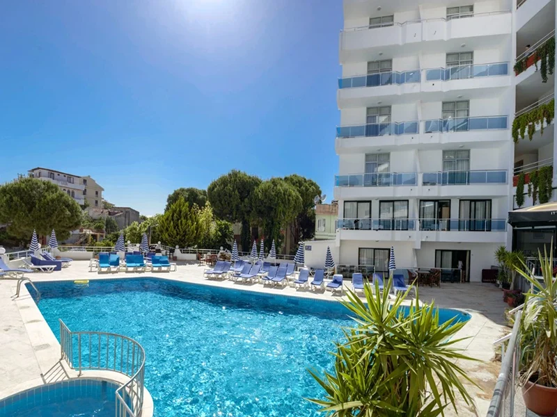 Uživajte u udobnosti i luksuzu na Ladies Beach-u uz Ponz Hotel 3*. Blizina plaže, bazen, spa centar i ukusna hrana. Rezervirajte sada za nezaboravan odmor!