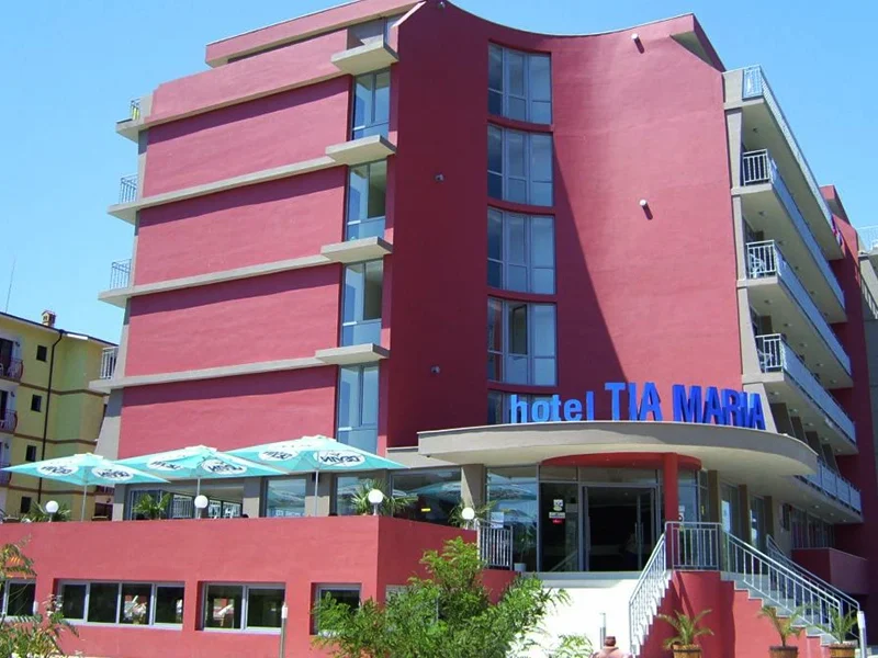Uživajte u Sunčevom Bregu uz udoban smeštaj i bogatom sadržaju u Tia Maria Hotelu. Rezervišite sada i osigurajte nezaboravan odmor uz besplatni Wi-Fi i bazen!