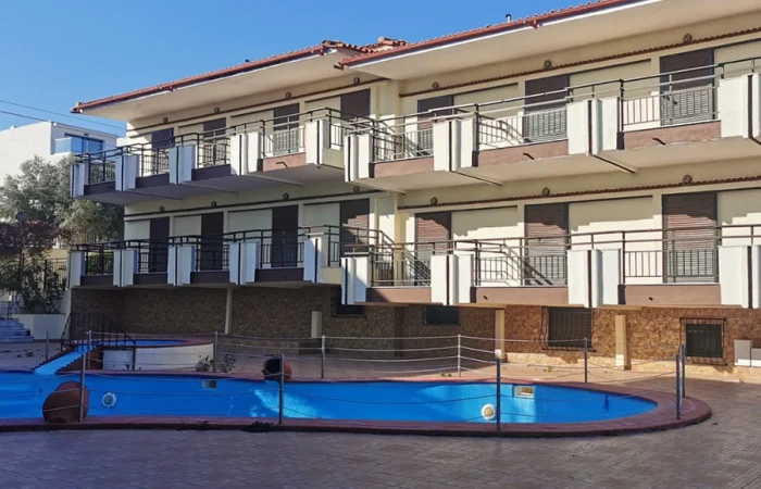 Vila Panorama je porodični hotel u Polihronu.Nalazi se na uzvišenju sa koga se pruža prelep pogled na Egejsko more i poluostrvo Sitoniju.