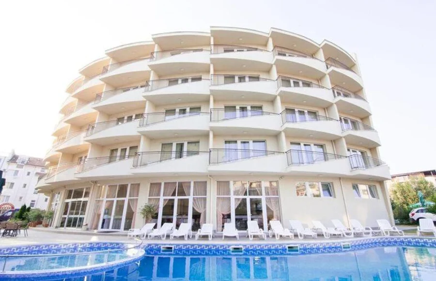 Isplanirajte savršen odmor u Sunčevom Bregu, u Veris Hotelu! Uživajte u udobnosti komfornih soba i raznovrsnosti sadržaja, uključujući bazen i besplatan Wi-Fi