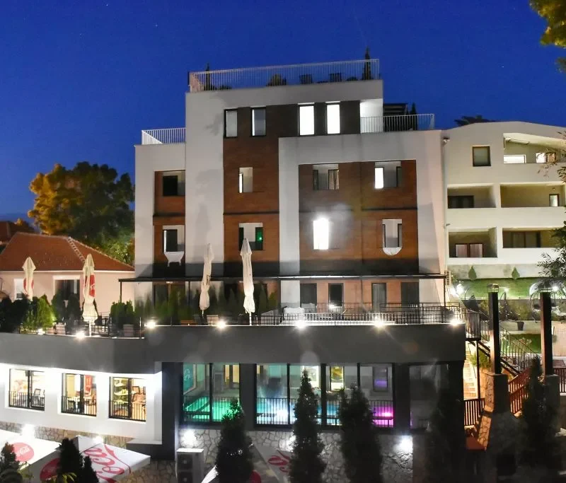 Nataly Spa i Hotel Zeleni Grad u Sokobanji nudi luksuzne apartmane, prelepe panoramske terase, i oazu mira za opuštanje i uživanje. Idealno mesto za vaš odmor.