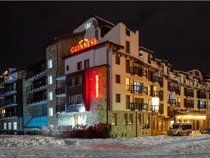 Hotel MPM Guinness Bansko je savršen izbor za skijaše. Smešten na 200 metara od gondole. Uživajte u luksuznom smeštaju, personalizovanoj usluzi i sadržajima