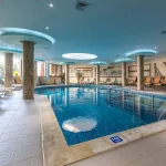 Uživajte u potpunom opuštanju i osveženju u Relax centru, koji je osmišljen da zadovolji sve vaše potrebe za relaksacijom i obnovom. Relax centar u hotelskom kompleksu Zara pruža vrhunske uslove i usluge koje će vaše iskustvo učiniti nezaboravnim. Koristeći proizvode i kozmetiku najviše klase, naš tim će vam pomoći da otkrijete tajne podmlađivanja duha, uma i tela.