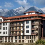 Uživajte u luksuznom Grand Royale Apartment Complex-u i spa centru u Banskom. Moderni apartmani, wellness, zatvoren bazen i besplatan prevozu do žičare čekaju Vas.