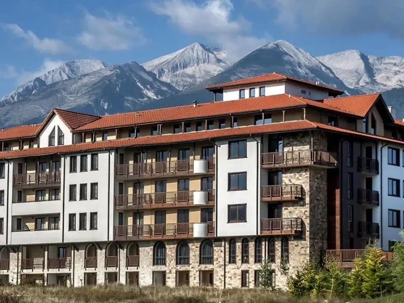 Uživajte u luksuznom Grand Royale Apartment Complex-u i spa centru u Banskom. Moderni apartmani, wellness, zatvoren bazen i besplatan prevozu do žičare čekaju Vas.