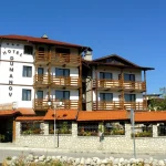 Hotel Dumanov 3* u Banskom, na samo 300m od gondole, nudi udobne sobe i apartmane, sa sadržajima poput restorana, saune, fitnessa i jacuzzi-ja.