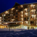 Hotel Iceberg 4* Borovec smešten u srcu Boroveca, 300m od ski lifta. Uživajte u luksuznim apartmanima, vrhunskim sadržajima poput bazena, fitnesa i restorana