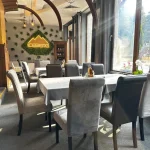 Hotel Iceberg 4* Borovec smešten u srcu Boroveca, 300m od ski lifta. Uživajte u luksuznim apartmanima, vrhunskim sadržajima poput bazena, fitnesa i restorana