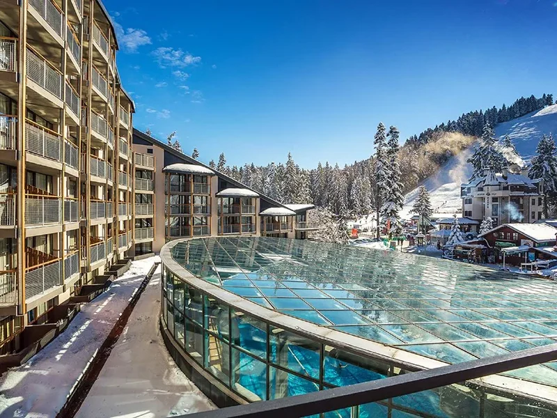 Hotel Rila- Borovecu. Uživajte u zimskim sportovima sa ski-in/ski-out pristupom, SPA tretmanima, modernom smeštaju i raznovrsnim aktivnostima tokom cele godine