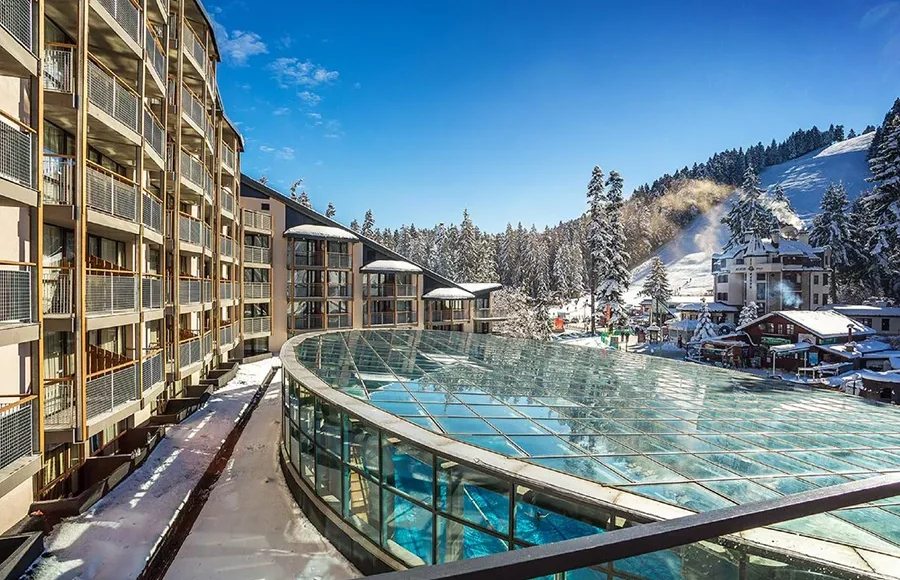 Hotel Rila- Borovecu. Uživajte u zimskim sportovima sa ski-in/ski-out pristupom, SPA tretmanima, modernom smeštaju i raznovrsnim aktivnostima tokom cele godine