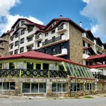 Hotel Snezhanka u Pamporovu nudi savremeni smeštaj na 400 metara od centra i 1.3 km od ski lifta sa bazenom, spa, restoranom i noćnim klubom.Stvoren za uživanje