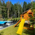 Iglika Hotel 4* u srcu Boroveca, samo 150m od ski lifta. Uživajte u savremenim sadržajima, spa centru, restoranu i udobnom smeštaju s pogledom na planine