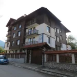 Mountain Romance Hotel u Banskom nudi idealan smeštaj za porodični odmor. Uživajte u moderno opremljenim apartmanima, spa centru i blizini ski staza.