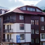 Mountain Romance Hotel u Banskom nudi idealan smeštaj za porodični odmor. Uživajte u moderno opremljenim apartmanima, spa centru i blizini ski staza.