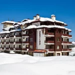 Orbilux Hotel 3* u Banskom, 1000m od ski lifta, nudi udoban smeštaj u studijima i apartmanima, sa wellness centrom, bazenom, restoranom i besplatnim Wi-Fi.