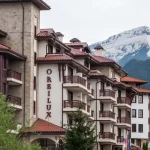 Orbilux Hotel 3* u Banskom, 1000m od ski lifta, nudi udoban smeštaj u studijima i apartmanima, sa wellness centrom, bazenom, restoranom i besplatnim Wi-Fi.