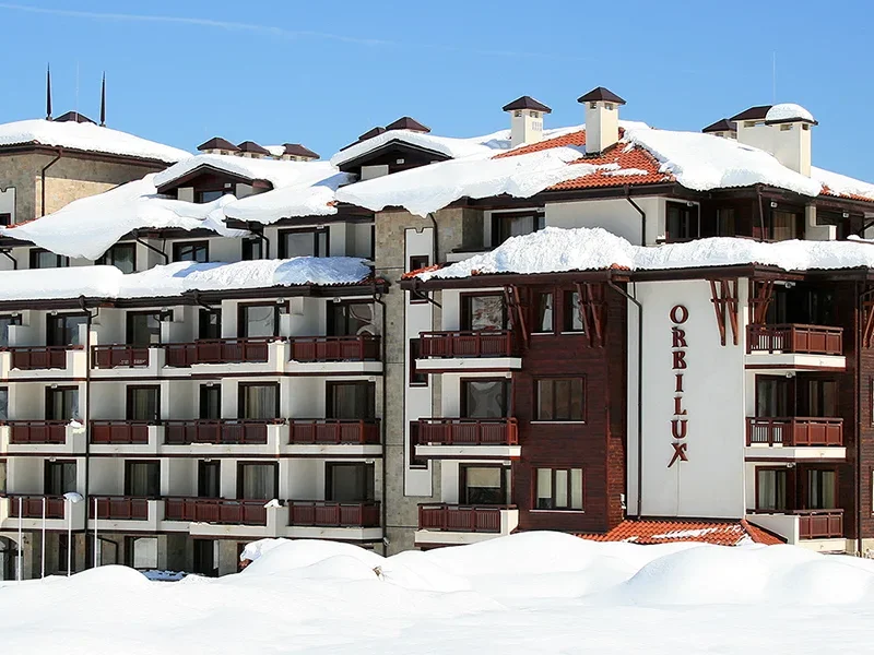 Orbilux Hotel 3* u Banskom, 1000m od ski lifta, nudi udoban smeštaj u studijima i apartmanima, sa wellness centrom, bazenom, restoranom i besplatnim Wi-Fi.