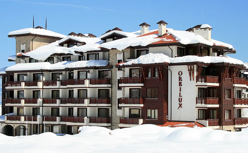 Orbilux Hotel 3* u Banskom, 1000m od ski lifta, nudi udoban smeštaj u studijima i apartmanima, sa wellness centrom, bazenom, restoranom i besplatnim Wi-Fi.