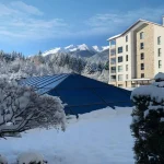 Saint George Palace hotel u Banskom smešten je 500m od ski lifta i 900m od centra grada. Uživajte u komforu, wellness sadržajima, bazenu i blizini skijališta.