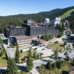 Samokov Hotel 4* u Borovecu savršen za skijaše i poslovne goste, hotel nudi luksuzne sobe, wellness i savremene konferencijske usluge, samo 100m od ski-lifta