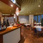 Samokov Hotel 4* u Borovecu savršen za skijaše i poslovne goste, hotel nudi luksuzne sobe, wellness i savremene konferencijske usluge, samo 100m od ski-lifta