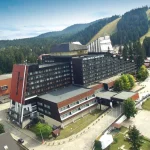 Samokov Hotel 4* u Borovecu savršen za skijaše i poslovne goste, hotel nudi luksuzne sobe, wellness i savremene konferencijske usluge, samo 100m od ski-lifta