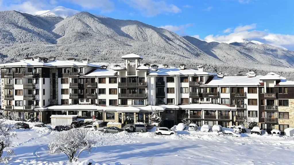 St. George Ski & Holiday Hotel Bansko nudi luksuzan smeštaj, wellness centar, bazen i blizinu ski lifta za savršen zimski odmor u predivnom planinskom ambijentu