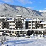 St. George Ski & Holiday Hotel Bansko nudi luksuzan smeštaj, wellness centar, bazen i blizinu ski lifta za savršen zimski odmor u predivnom planinskom ambijentu