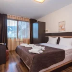 St. George Ski & Holiday Hotel Bansko nudi luksuzan smeštaj, wellness centar, bazen i blizinu ski lifta za savršen zimski odmor u predivnom planinskom ambijentu