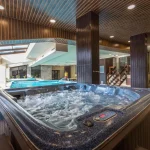 St. George Ski & Holiday Hotel Bansko nudi luksuzan smeštaj, wellness centar, bazen i blizinu ski lifta za savršen zimski odmor u predivnom planinskom ambijentu