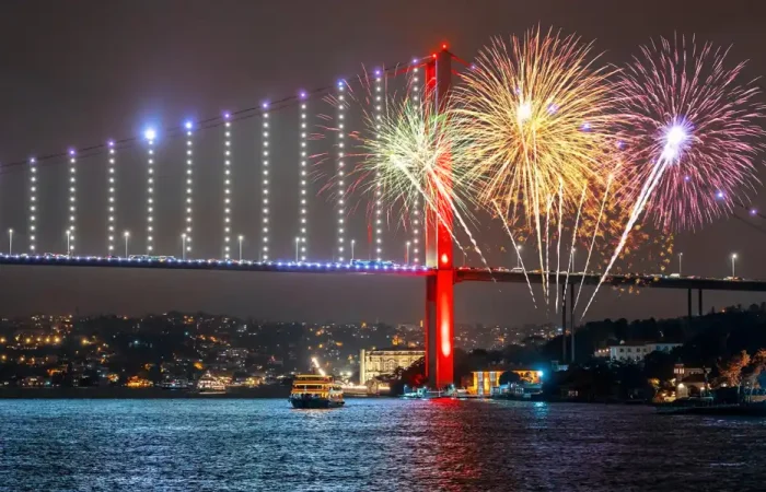 Proslavite doček Nove godine u Istanbulu i uživajte u nezaboravnoj atmosferi, bogatoj turskoj kuhinji i spektakularnim događajima.