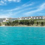 Doživite luksuz u hotelu Ikos Oceania 5* na Halkidikiju! Uživajte u ultra all inclusive usluzi, panoramskom pogledu na more i sadržajima za celu porodicu.