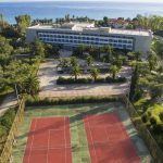 Kassandra Palace 5* Kriopigi – luksuzan hotel u prelepom vrtu uz vrhunsku uslugu! Spa, bazen, sportovi na vodi, taverna, animacija i komfor za savršen odmor!