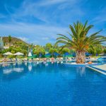 Xenios Anastasia Resort 5* – luksuzan hotel na plaži u Nea Skioniju. Uživajte u SPA centru, bazenima i ukusnoj hrani. Idealan za odmor uz polupansion ili all-inclusive uslugu.