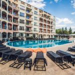 Avenue Deluxe 4* Sunčev Breg – luksuzan hotel na 300m od plaže! Bazen, spa, fitness centar, barovi i moderne sobe sa besplatnim WiFi-em. Savršen odmor!