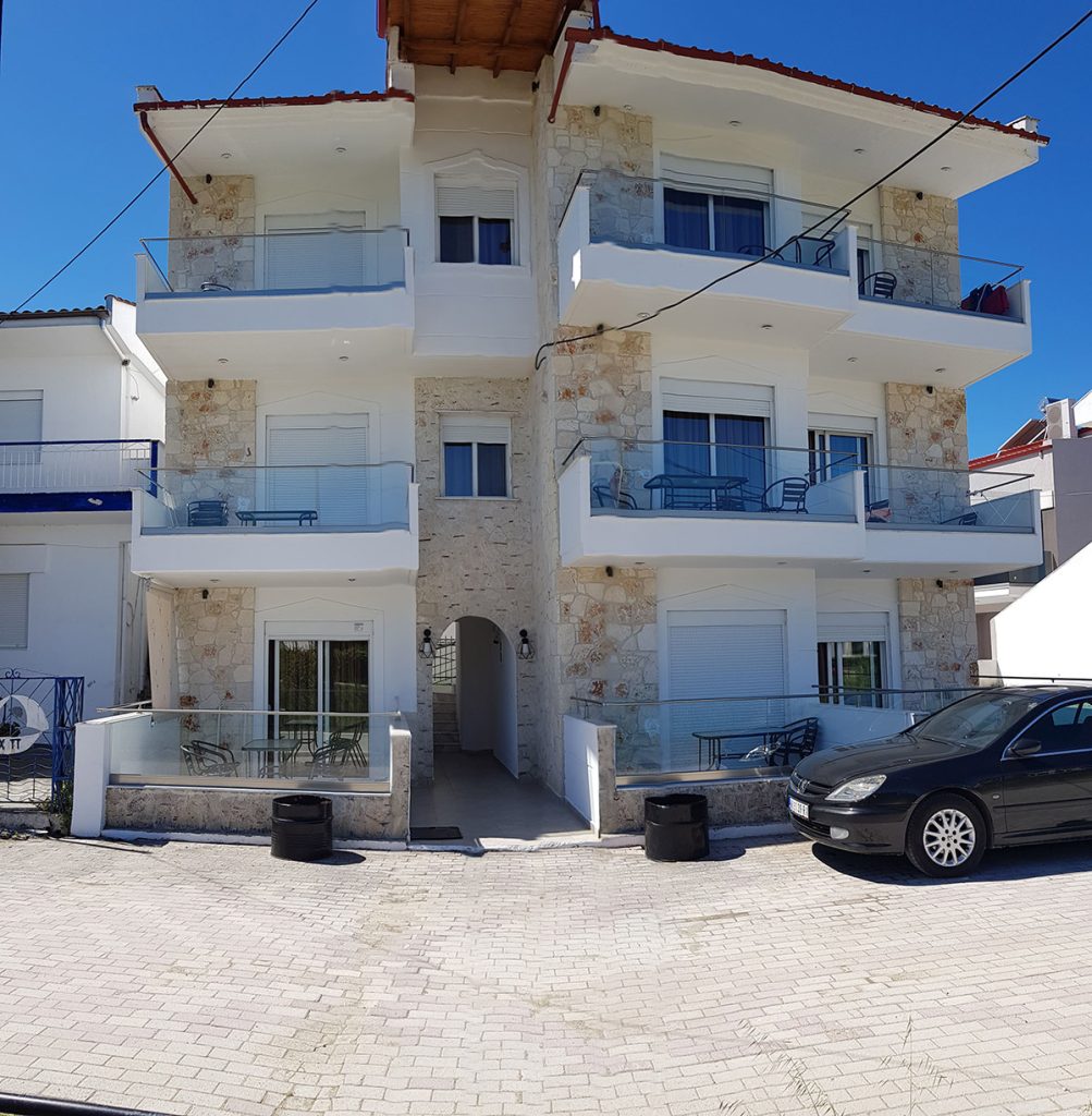 Vila Hristos, Siviri – na 40m od plaže! Udobni studiji i apartmani s pogledom na more, besplatan Wi-Fi i klima. Idealno za opušten letnji odmor!